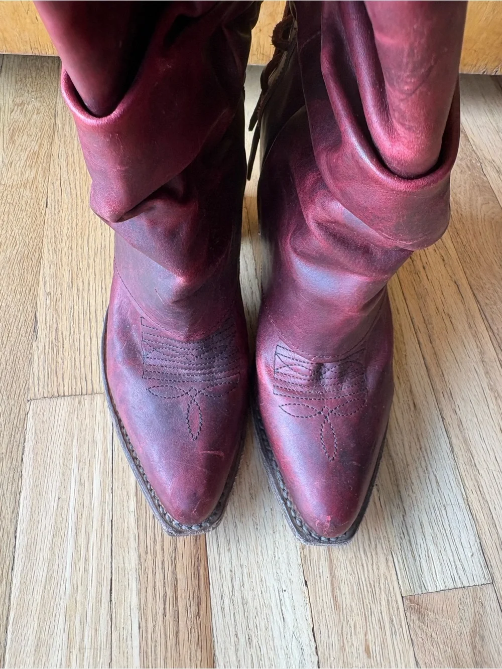 Jules Western Boot in the distressed wine/burgundy